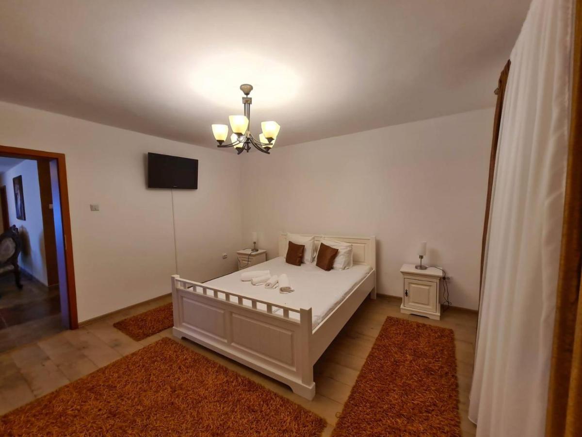 Casa Luca Hotel Moldova Noua Eksteriør billede